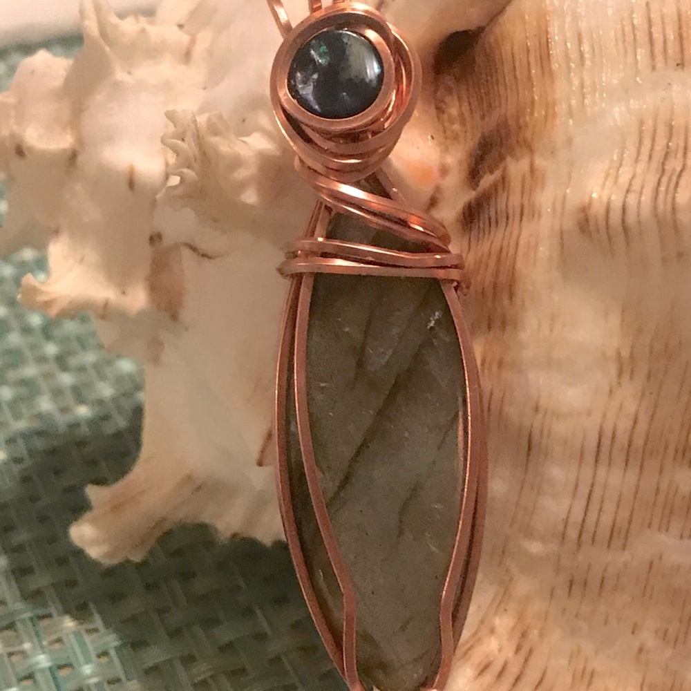 Labradorite Pendant - Picture 2 of 2